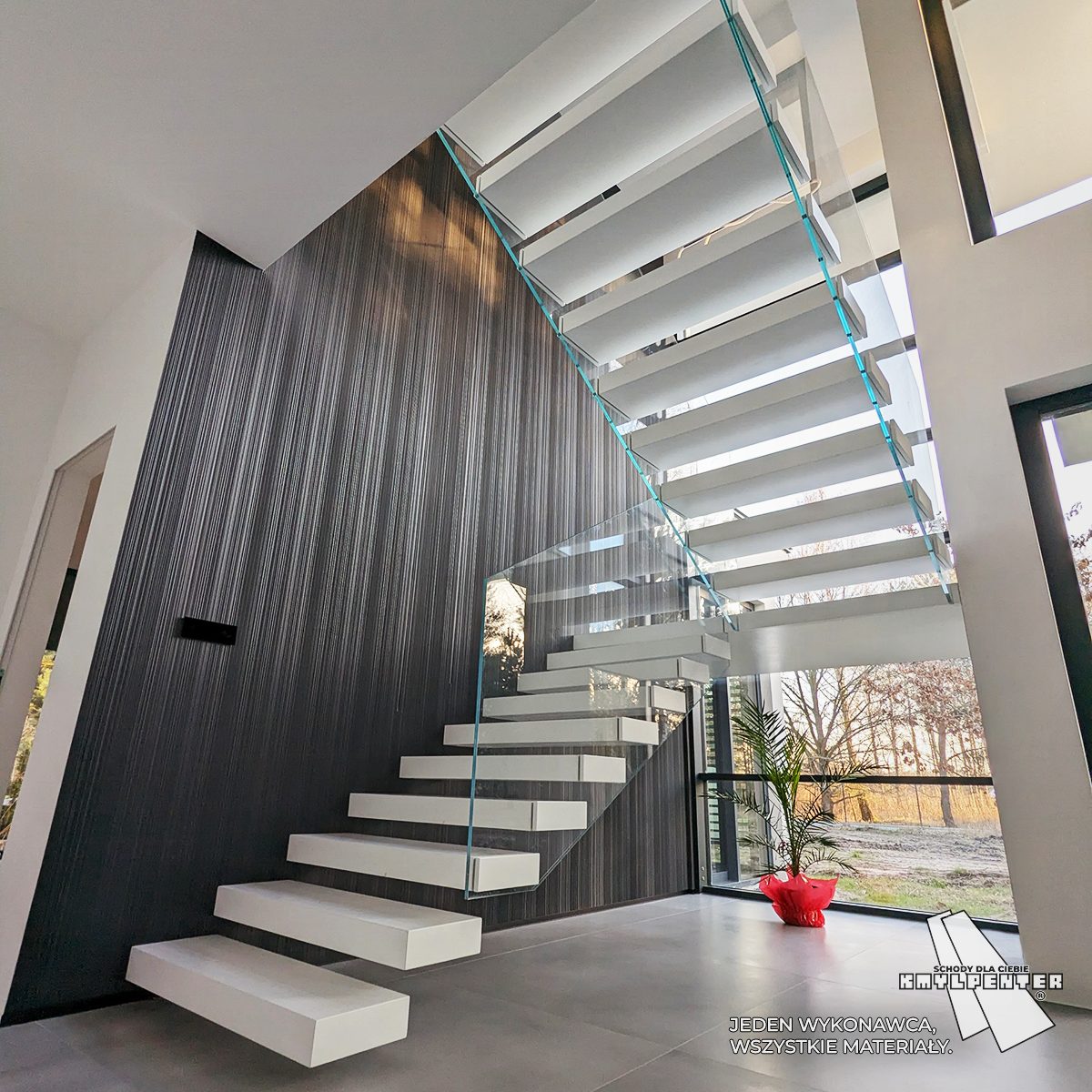 Schody półkowe biale